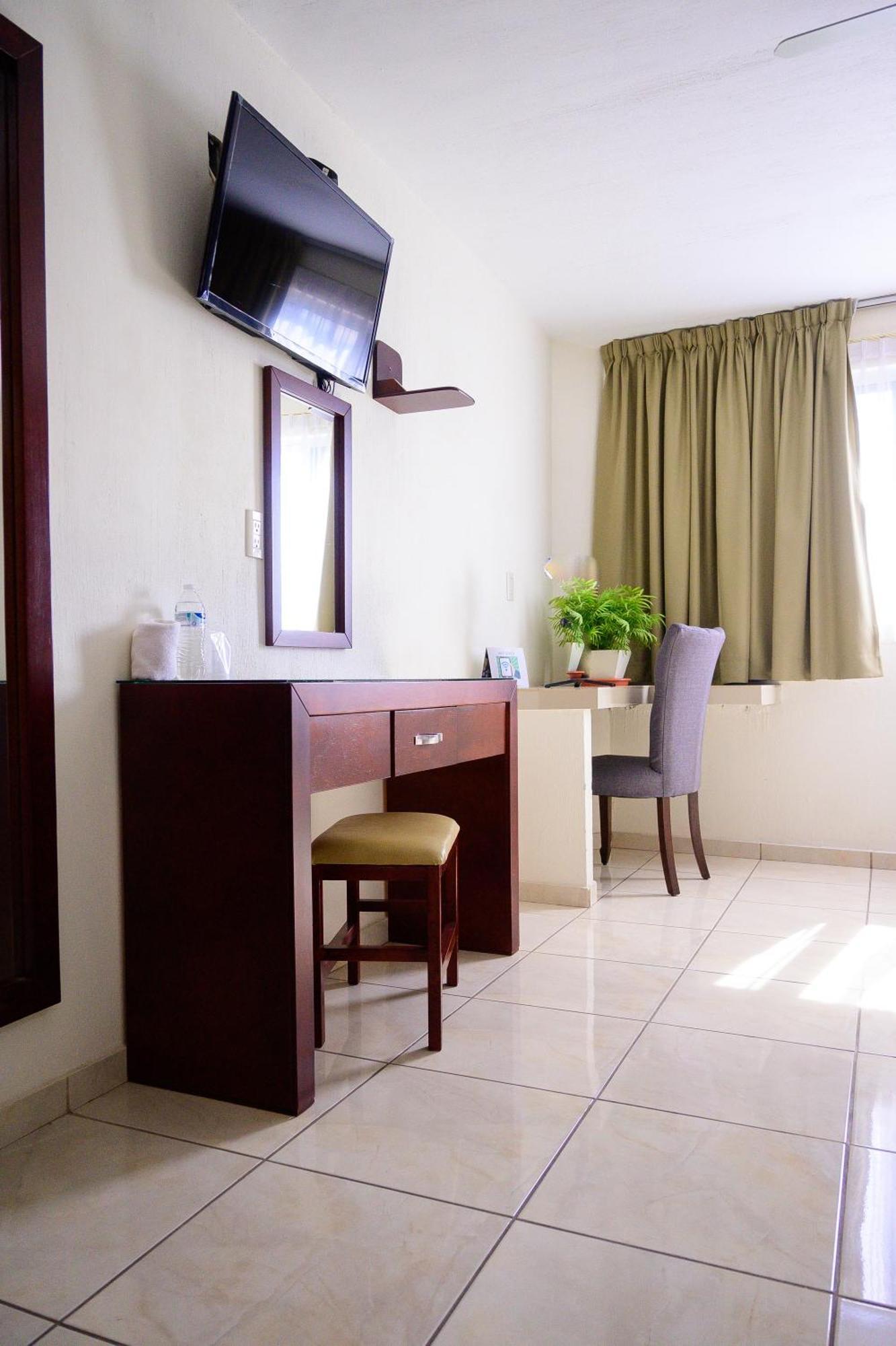 Hotel Acuario En Ocotlan Bagian luar foto