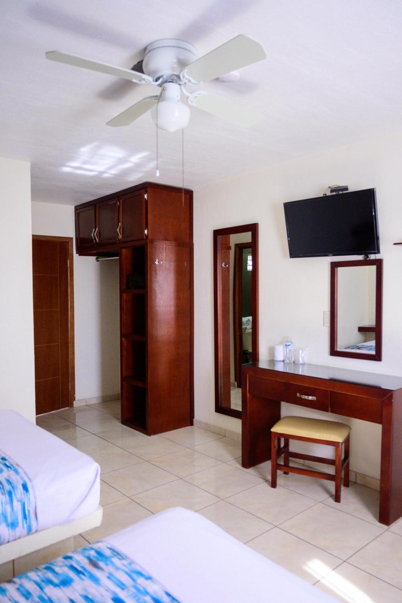Hotel Acuario En Ocotlan Bagian luar foto