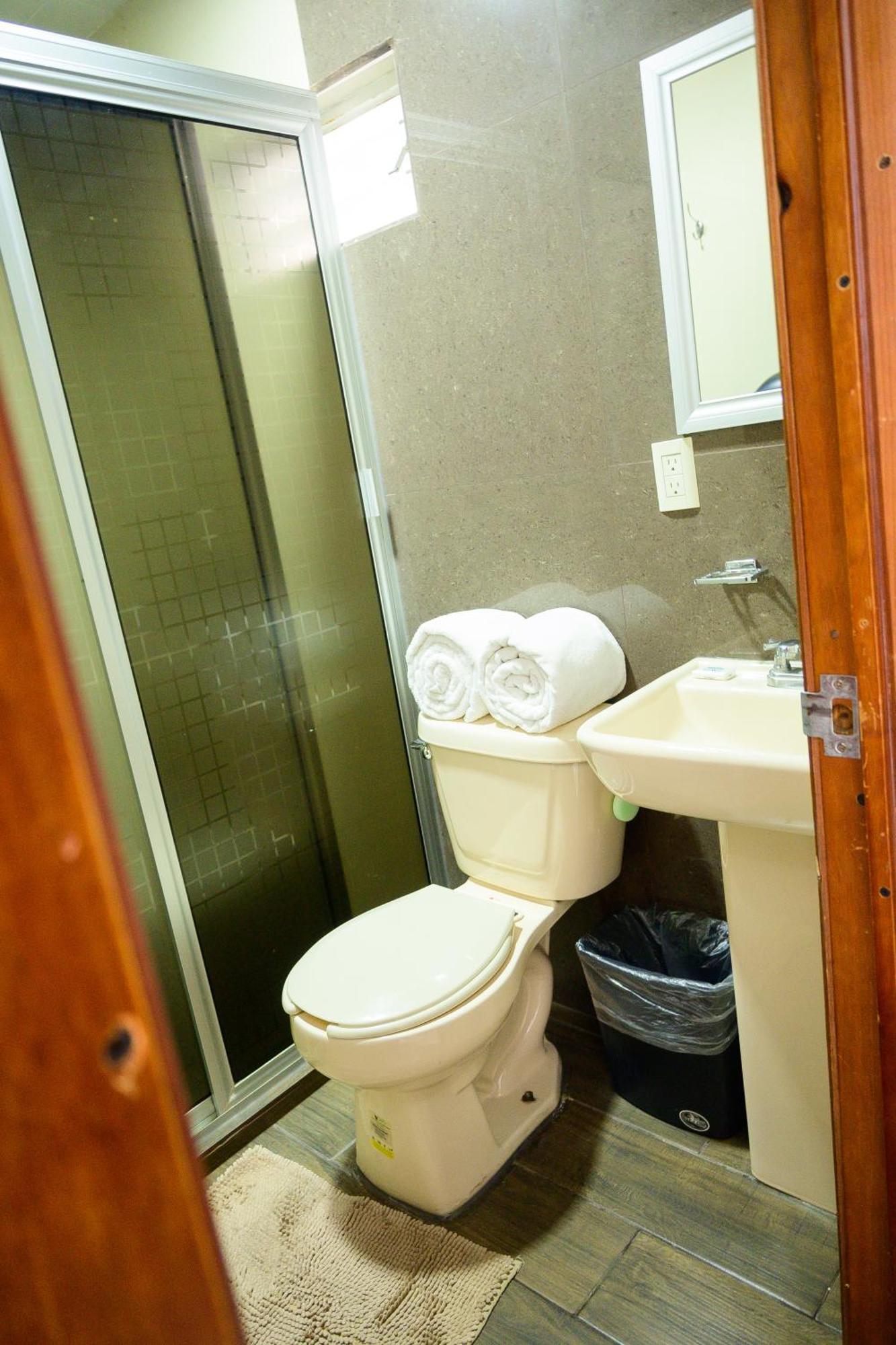 Hotel Acuario En Ocotlan Bagian luar foto