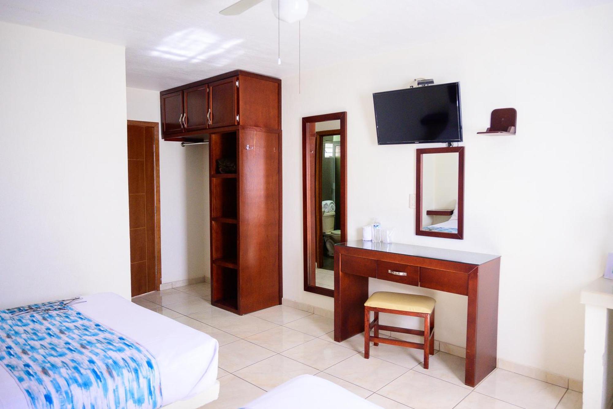 Hotel Acuario En Ocotlan Bagian luar foto
